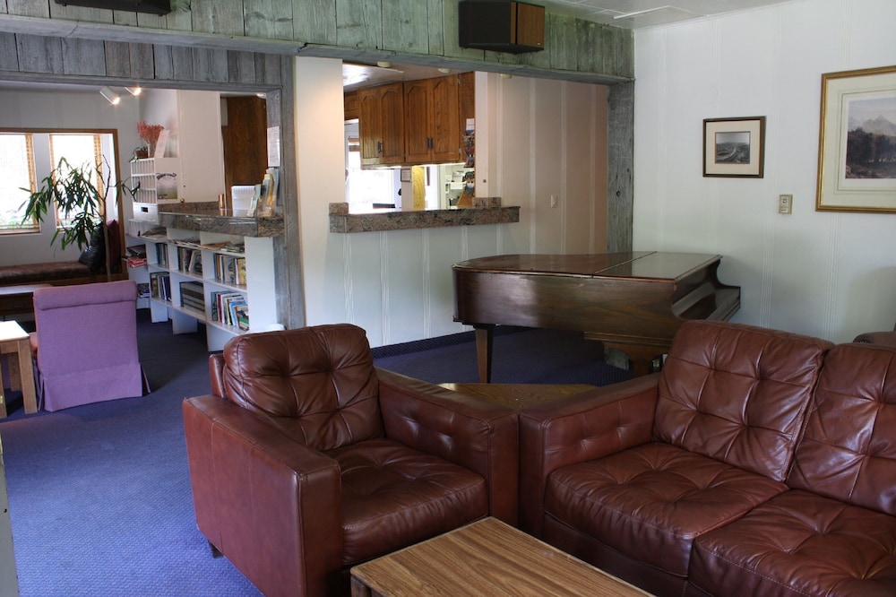 St Moritz Lodge Condos 35/69