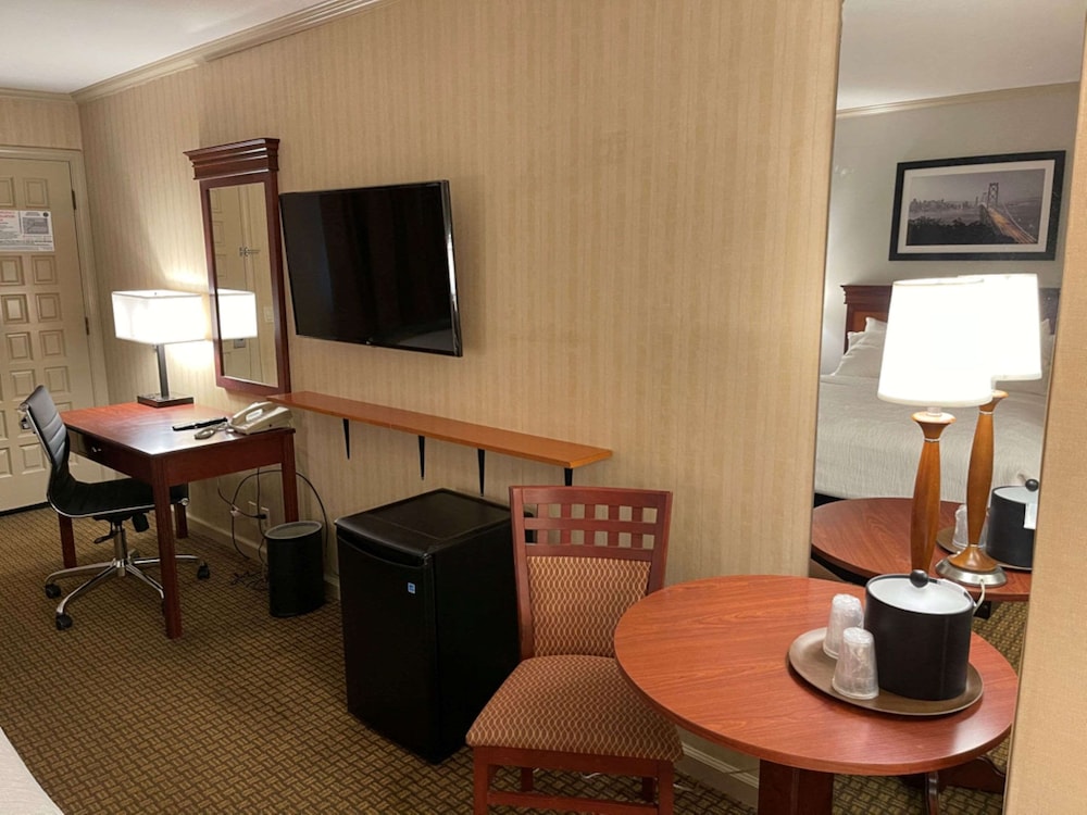 Surestay Plus Hotel By Best Western Mountain View 52/70