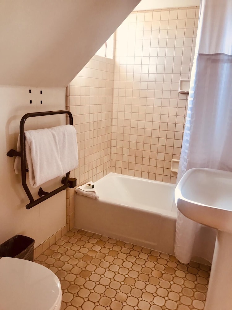 Pacific Grove Inn 45/79
