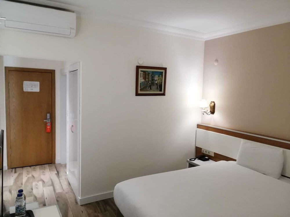 IRIS HOTEL 16/48