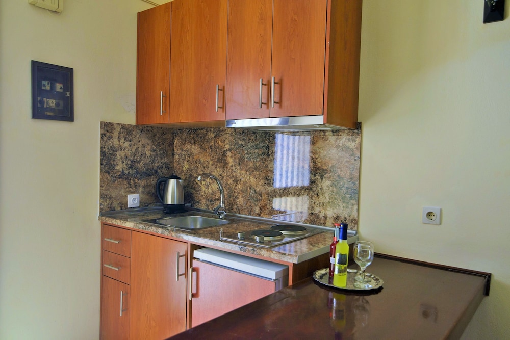 Toulas Apartments 7/50
