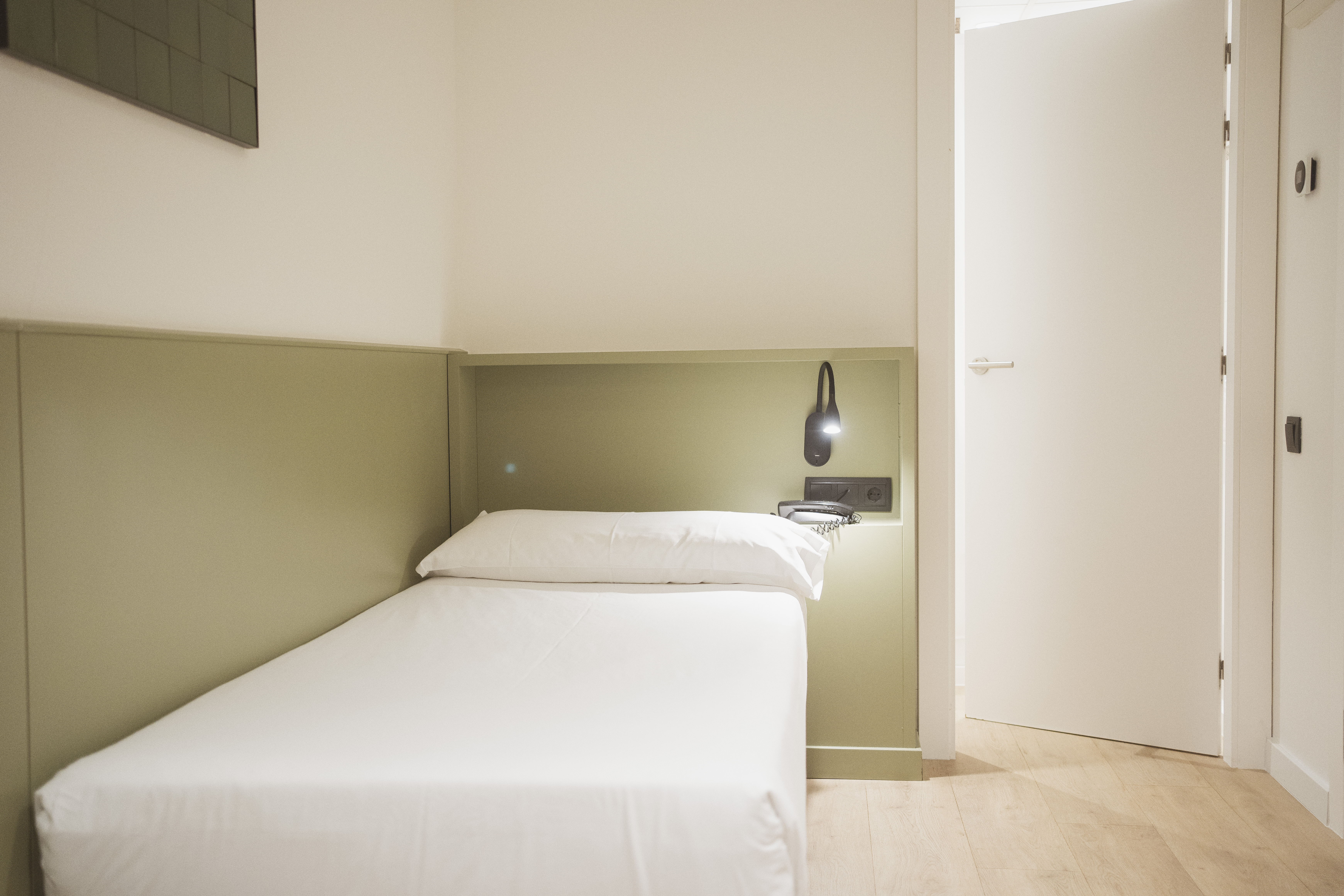 ROOM, SINGLE, SMALL