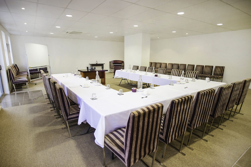 GLADSTONE CITY CENTRAL APARTMENT HOTEL 44/46