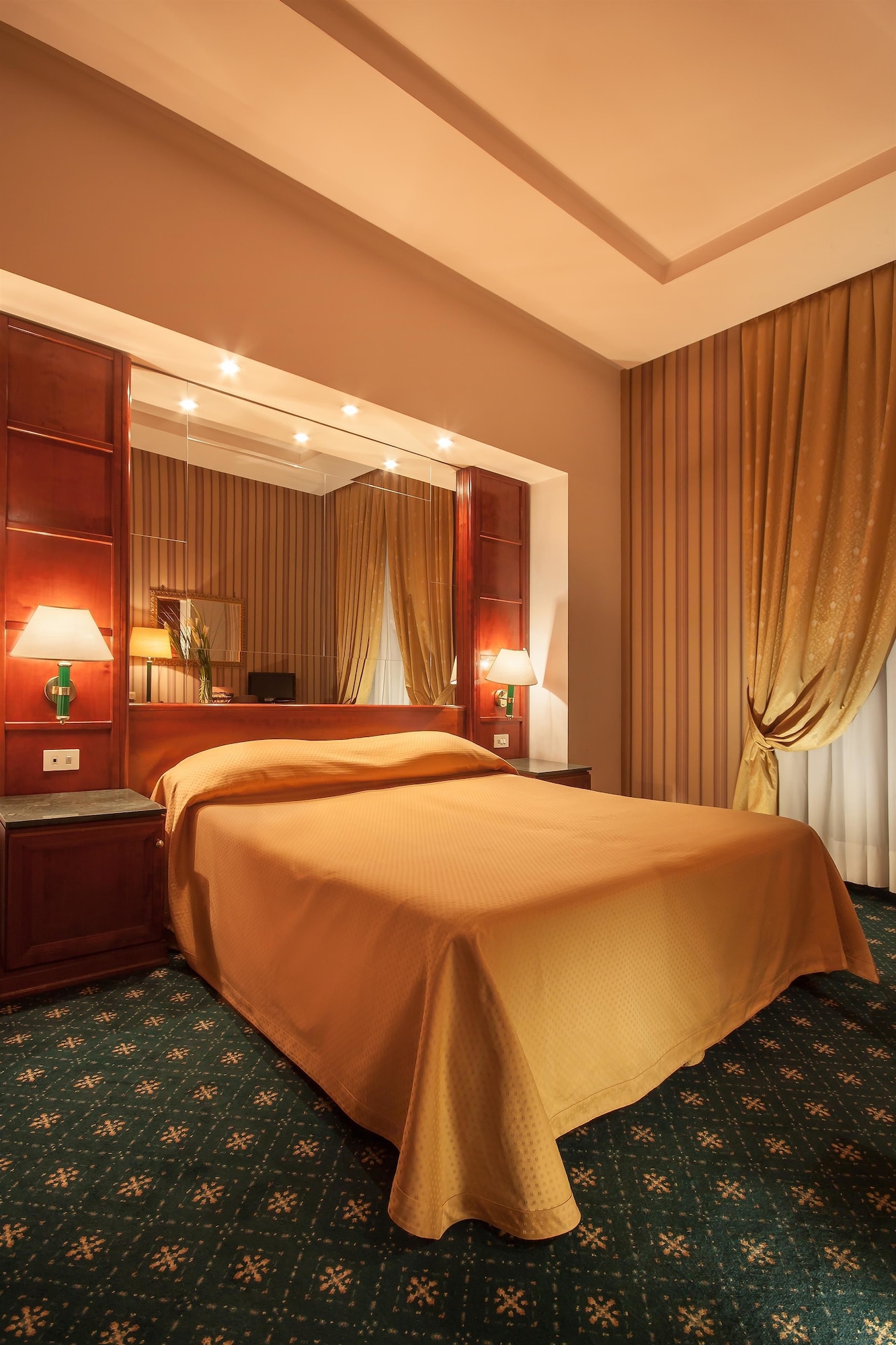 CLASSIC, DOUBLE OR TWIN BED