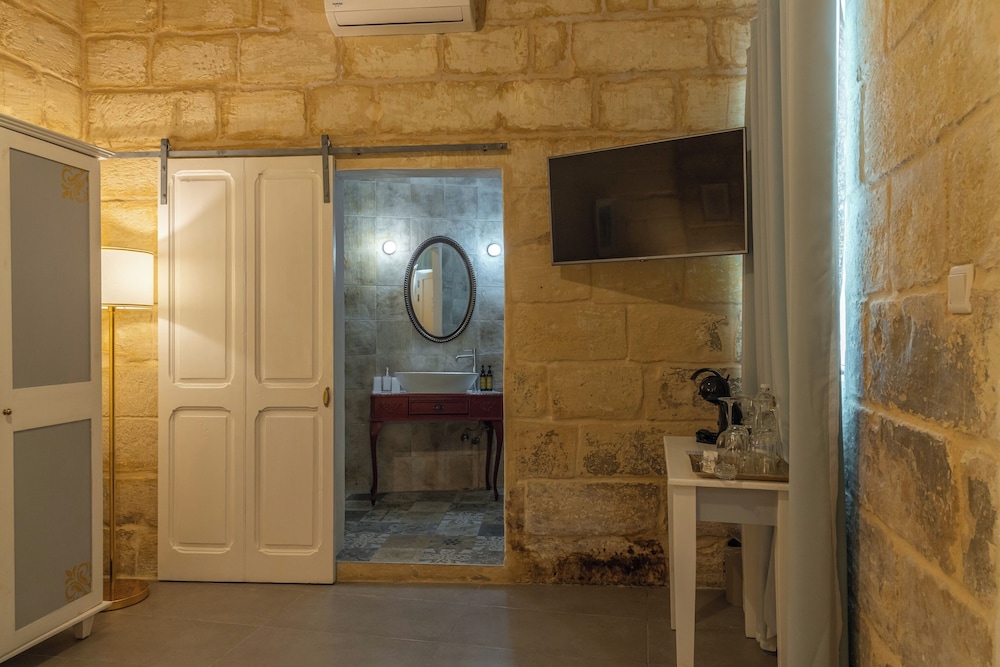 Lemon Tree Bed & Breakfast 16/30