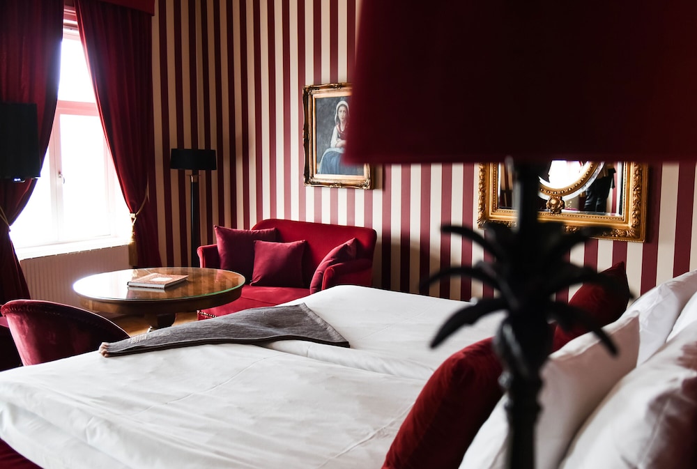 غرفة تنفيذية بسرير كينج بإطلالة على المدينة بشرفة، Hotel Eggers 6/8