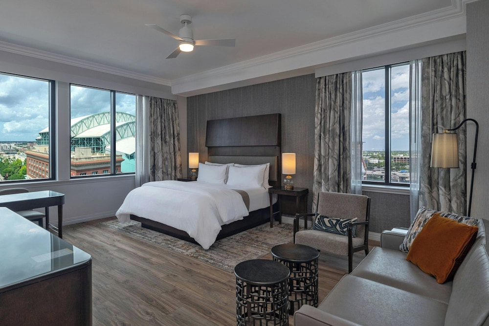 Suite, King Bed, Sofa, Corner