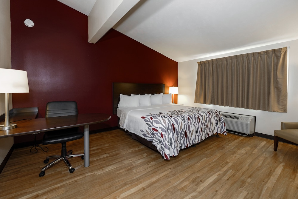 Red Roof Inn Vermillion 11/35