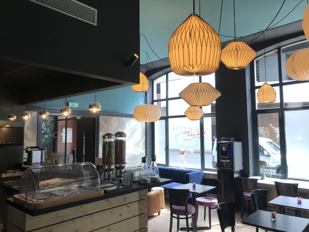 restaurant cafeteria