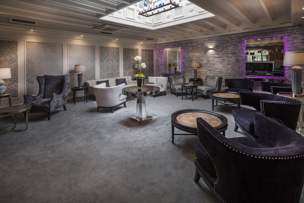 Treacys Oakwood Hotel, Shannon 53/55