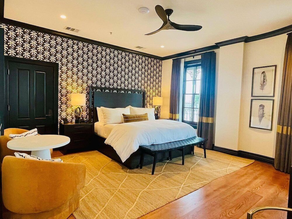 Emigrant Boutique Hotel 9/28