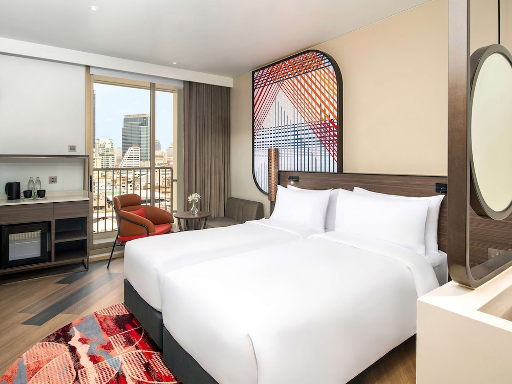 Mercure Bangkok Surawong 28/64