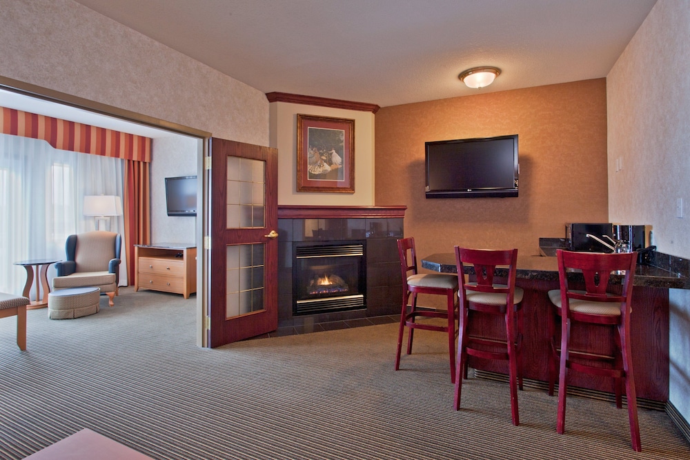 Holiday Inn Express Hotel Suites Calgary South Macleod Trail S 57/73
