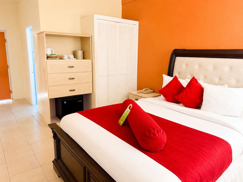 Executive, Suite, Queen Bed, Point Salines Hotel 6/10