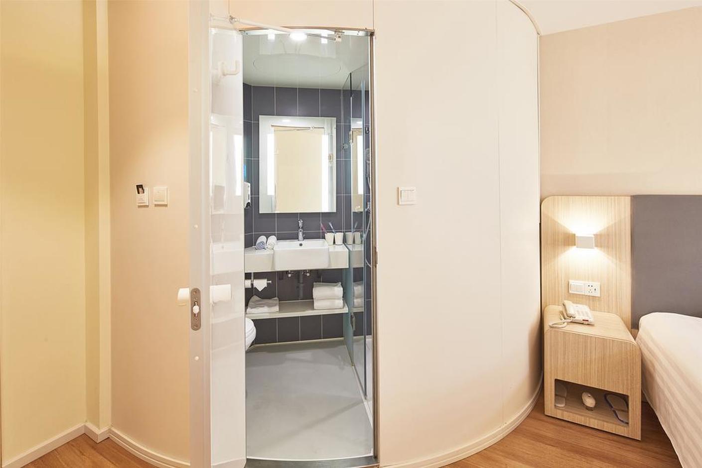 Hanting Hotel Shanghai Jiangning Road New Branch 39/39