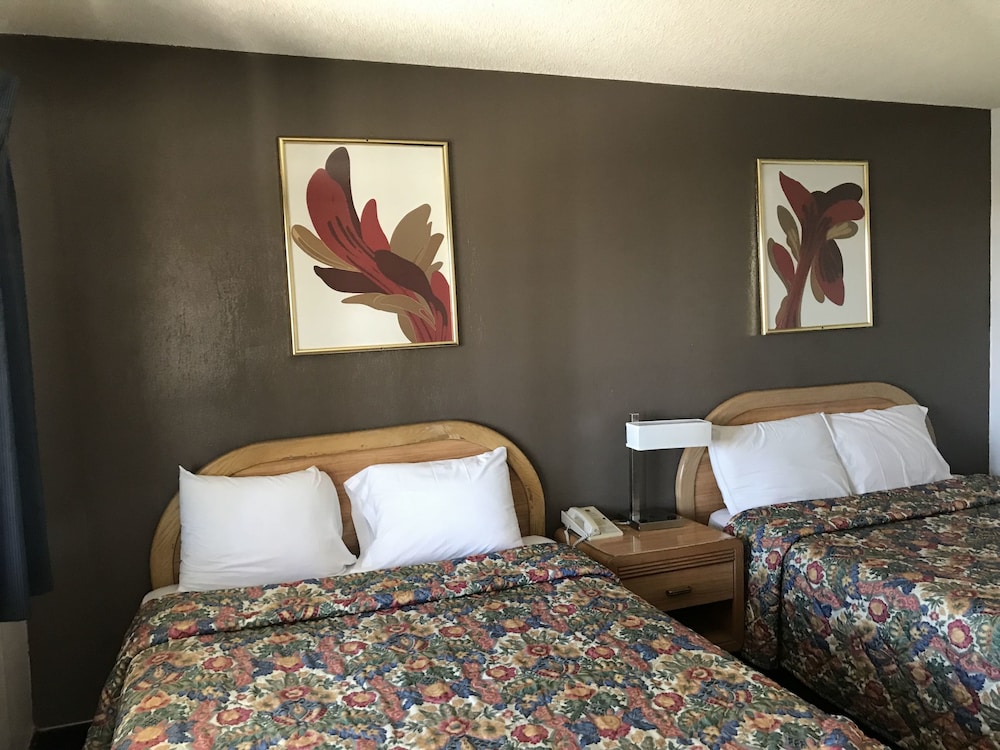 ECONOMY INN BARSTOW 22/57