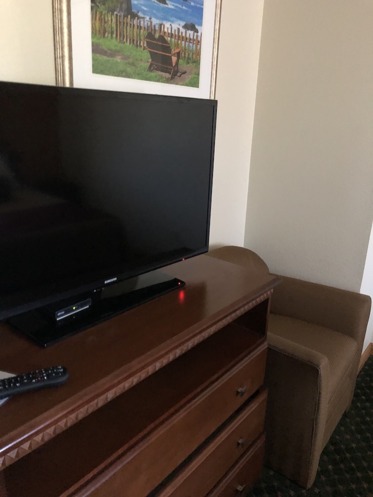 Cloverdale Wine Country Inn and Suites 24/47