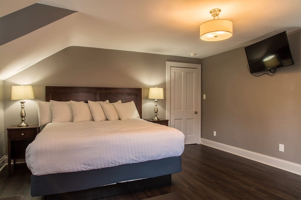 Captain Wohlt Inn Bed Breakfast 10/76