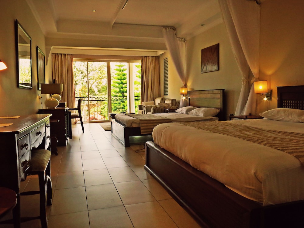 1 Bedroom, Luxury, Twin Beds, 2 King Beds, Lake View