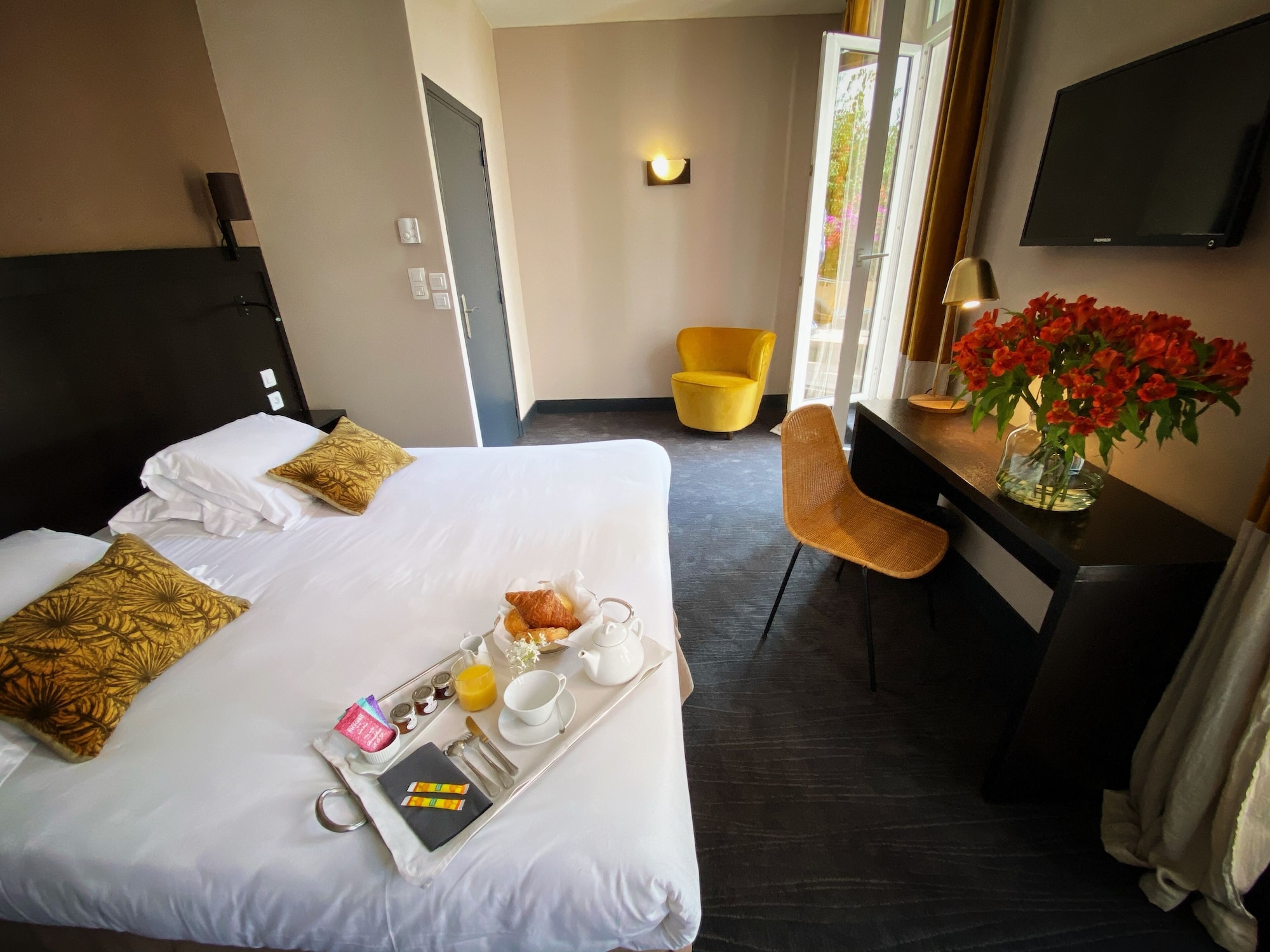 SUPERIOR, DOUBLE OR TWIN BED, BALCONY