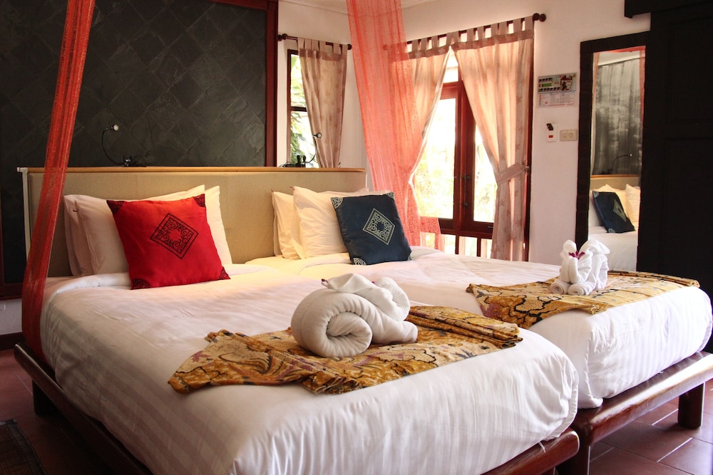 DELUXE, TWIN BEDS