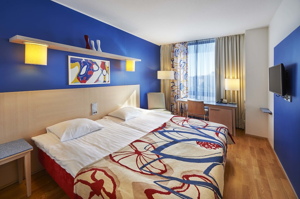 ROOM, DOUBLE BED