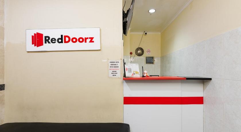 Reddoorz Plus Near Mall Ciputra Jakarta 12/51