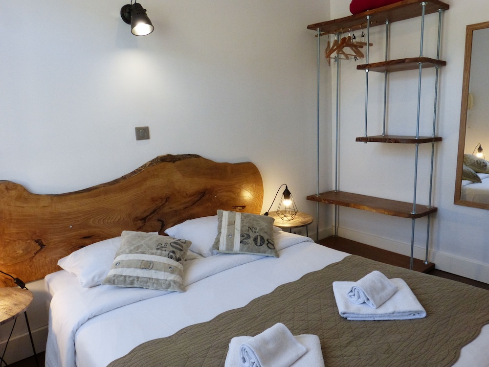 Hotel des Grottes 8/45