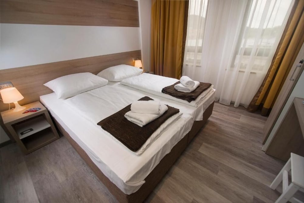 HOSTEL SOL 39/62