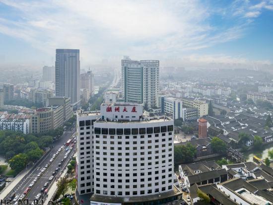 Huzhou Redwood Room Hotel (Taihu Moon Plaza) in HUZHOU