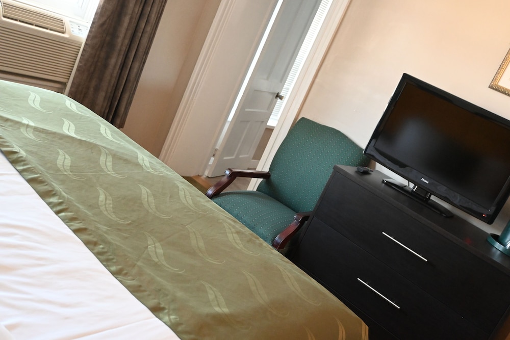 Gananoque Inn Spa 29/66