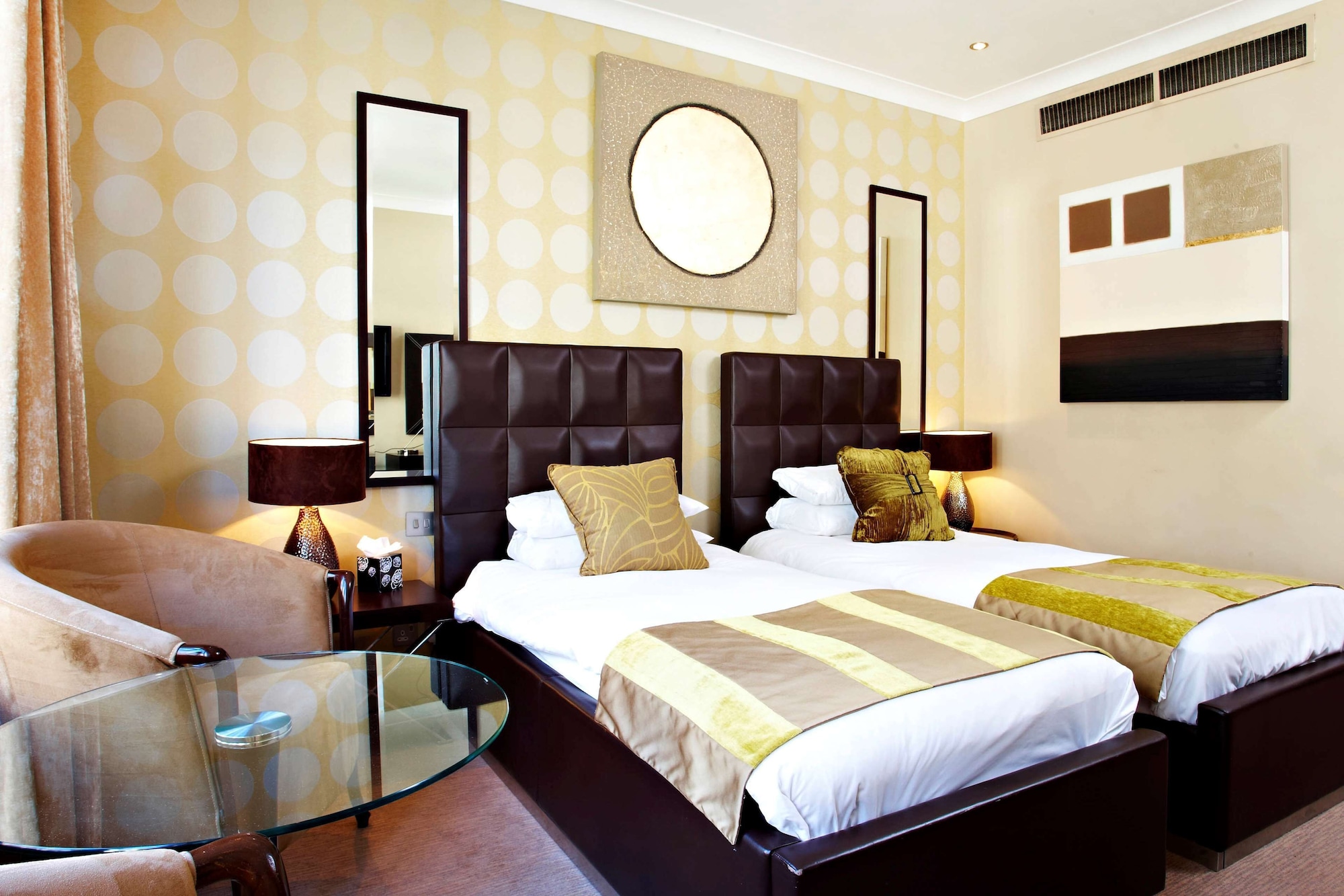 DELUXE, TWIN BEDS