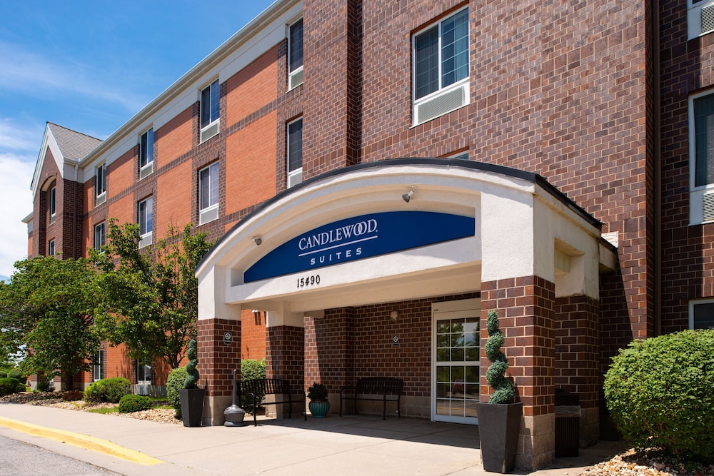 CANDLEWOOD SUITES OLATHE 9/56