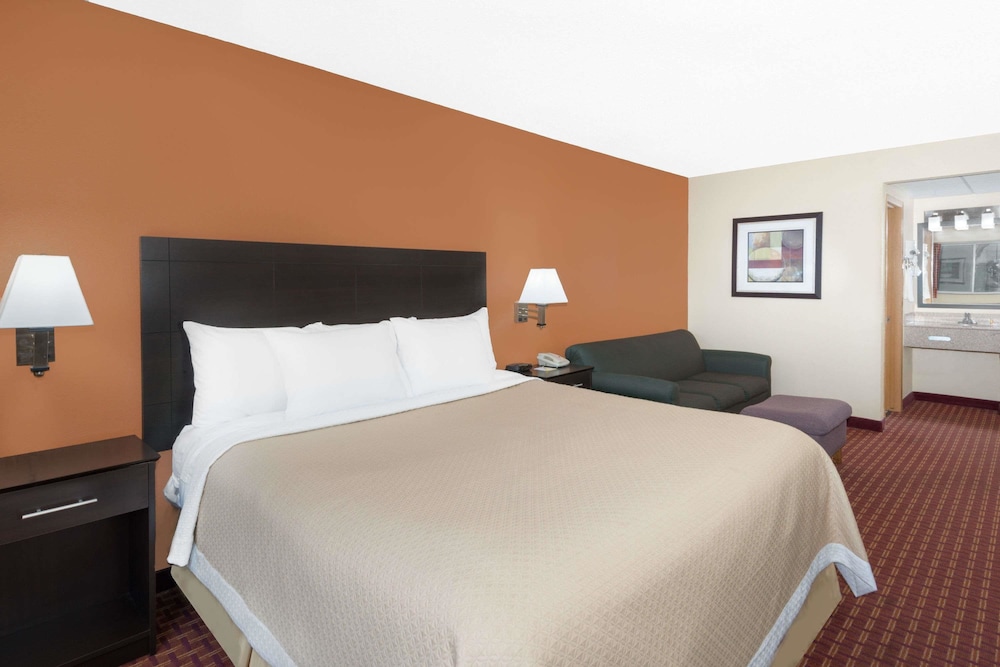 Days Inn by Wyndham Ames 12/33