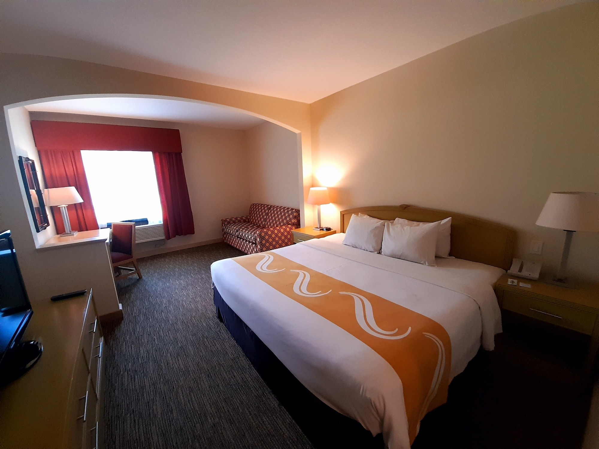 SUITE, KING BED