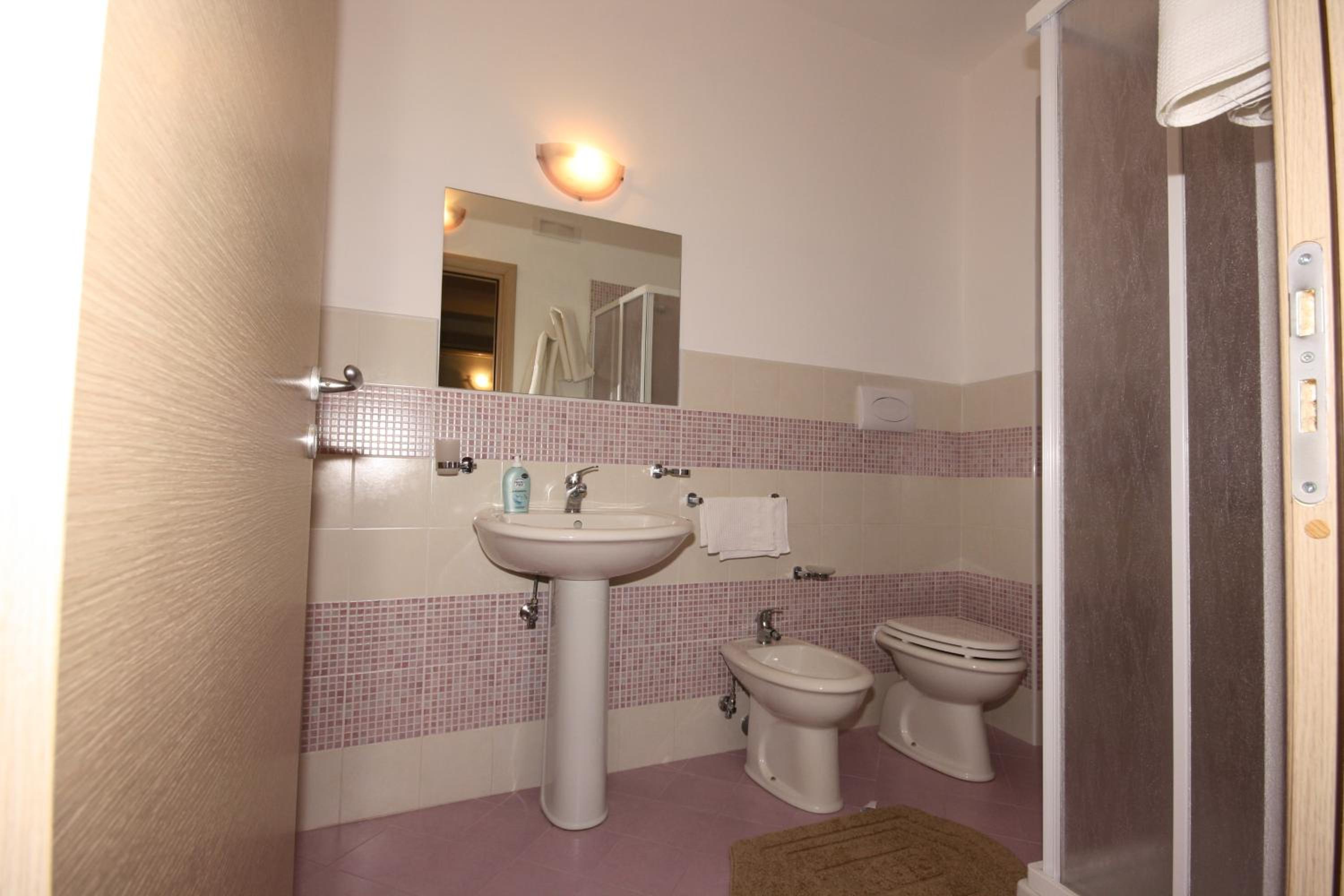 غرفة ثلاثية، Hotel La Marina 5/5