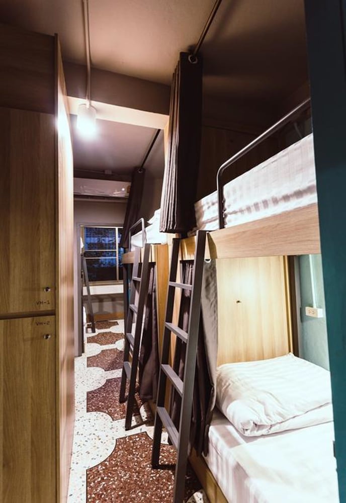 Merge Hostel 34/53