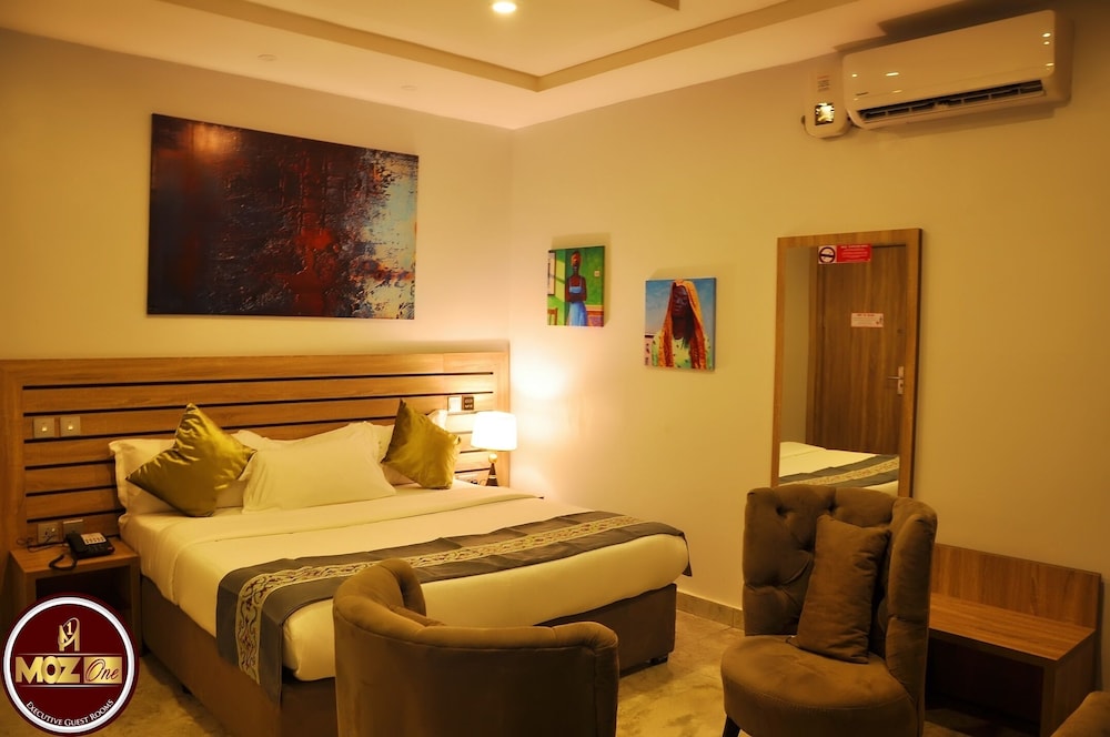 Moz One Executive Guest Rooms Hombori 3/10