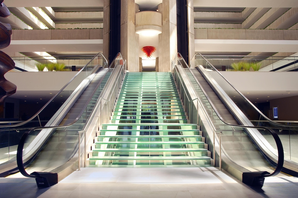 Hyatt Regency O Hare Chicago 24/50