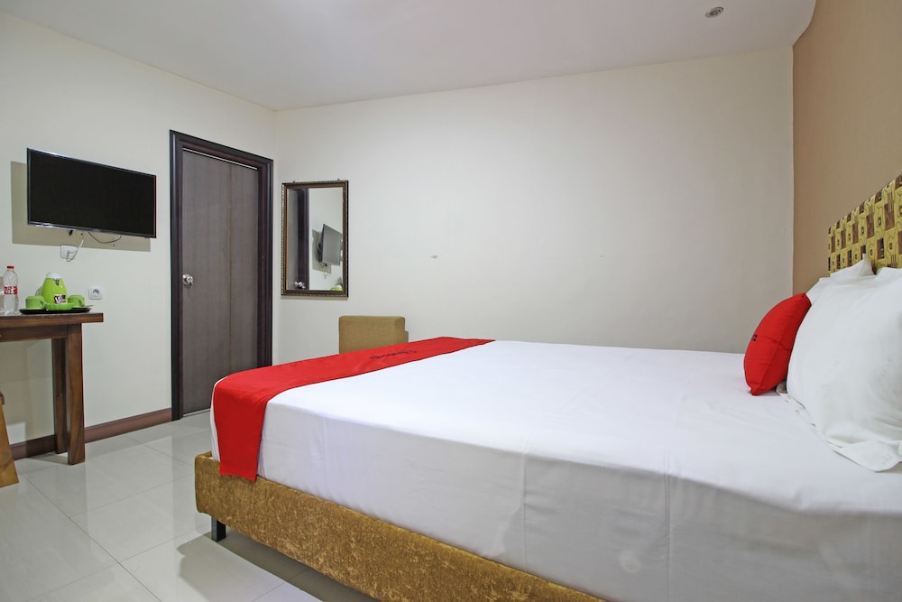 RedDoorz near UNS Solo 13/37