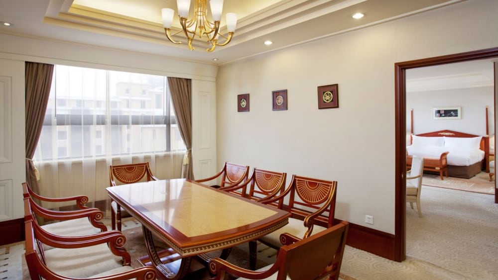HOLIDAY INN ZHENGZHOU 47/69