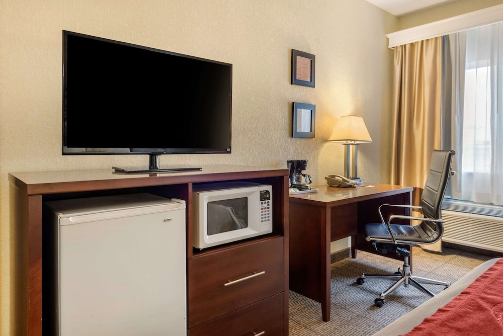 Comfort Inn Warren I-69 27/30