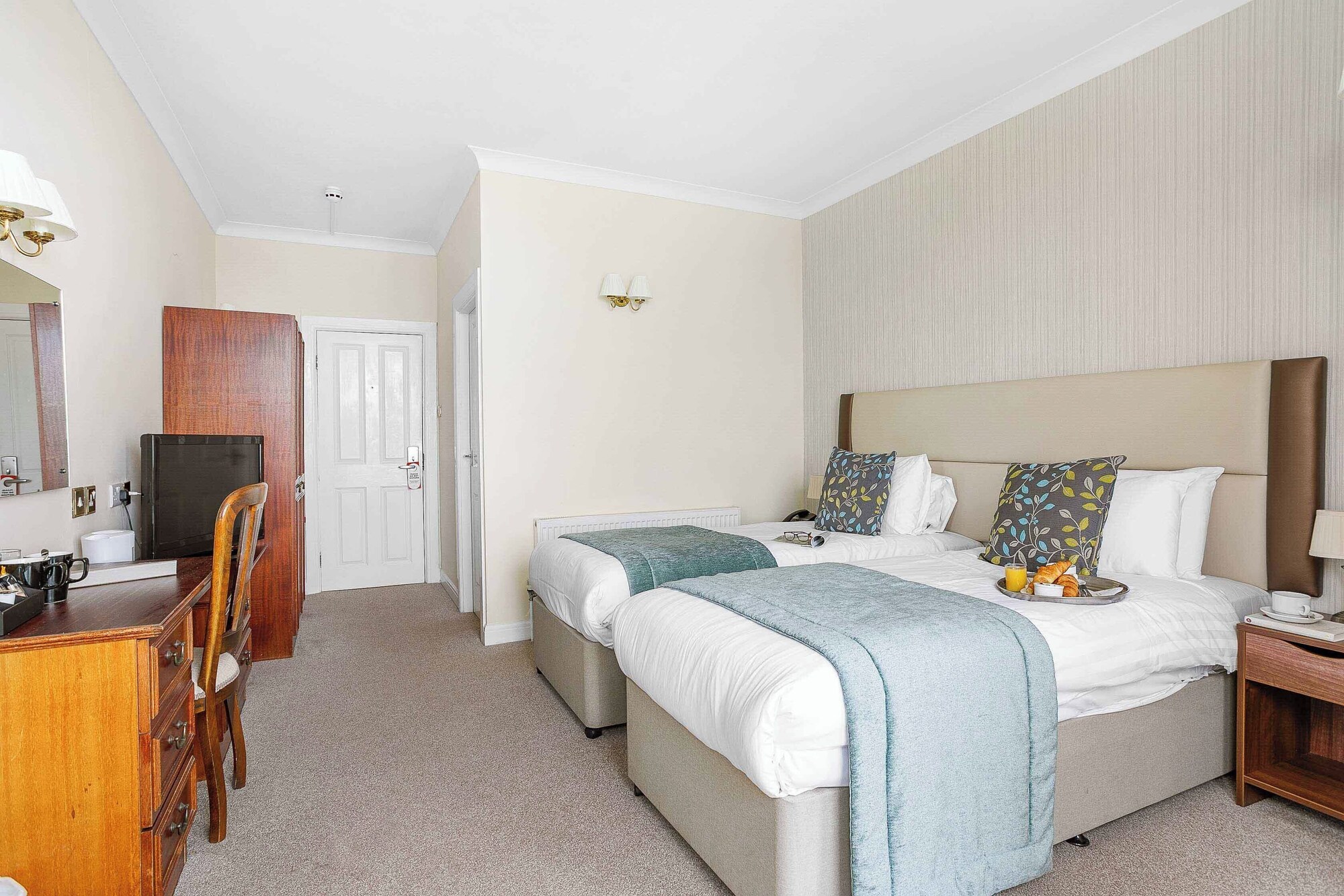 Room, Twin Beds