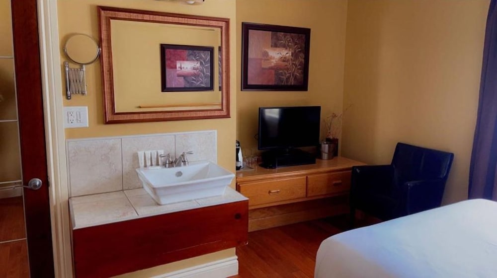 Hotel Louisbourg 32/49