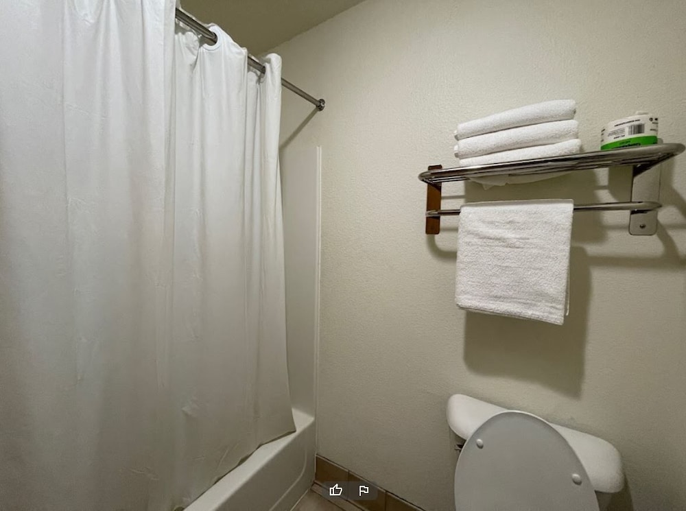 Wamego Inn And Suites 16/16