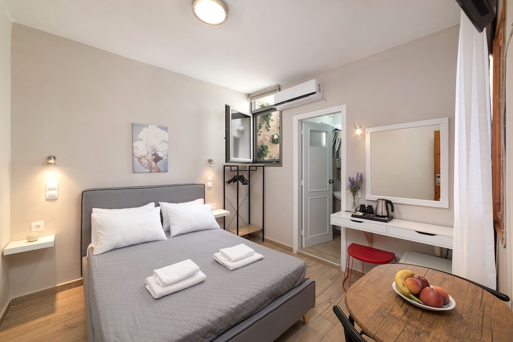 Faros Beach Hotel 11/42