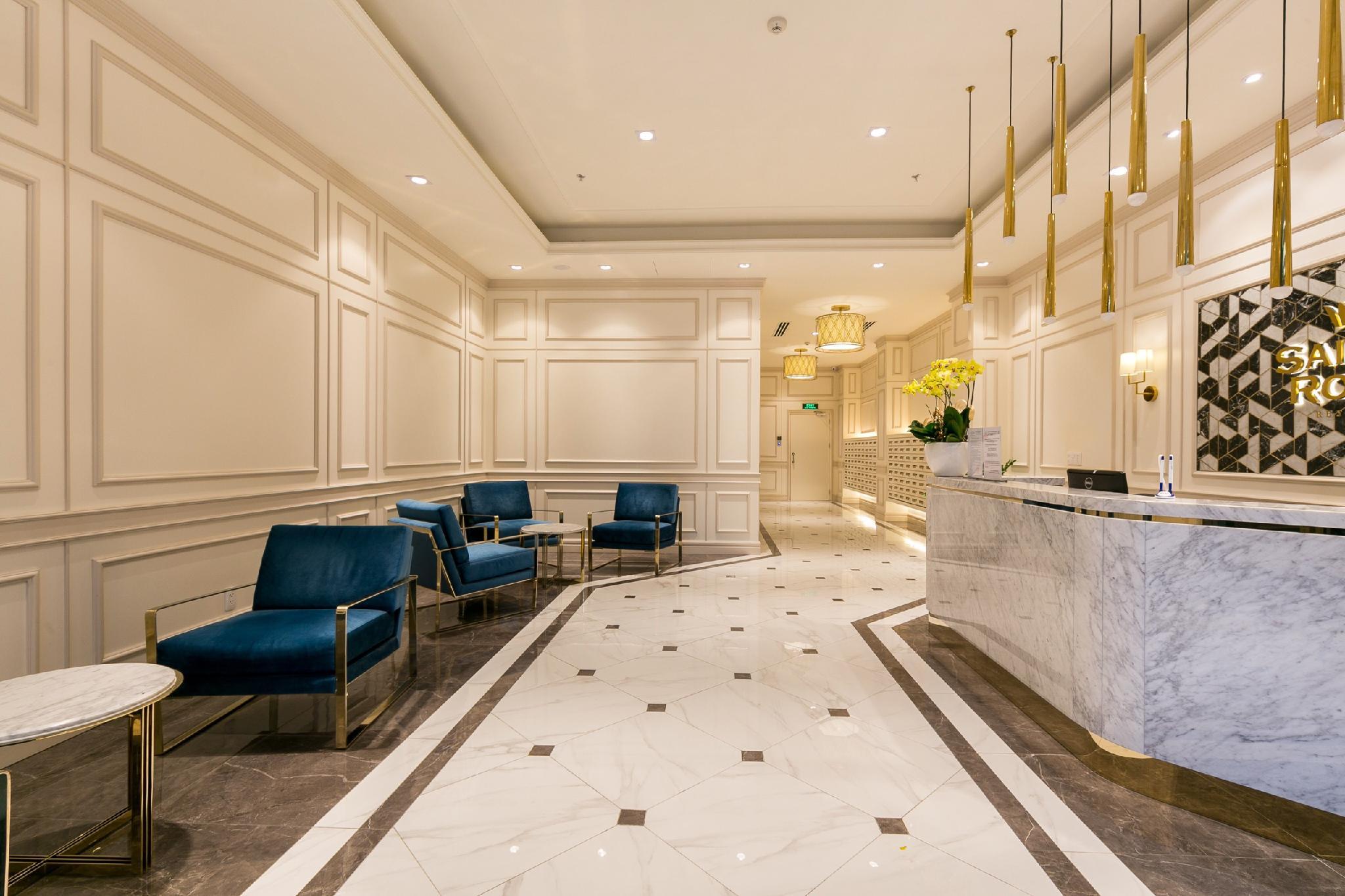 Luxury Hotel 11/75