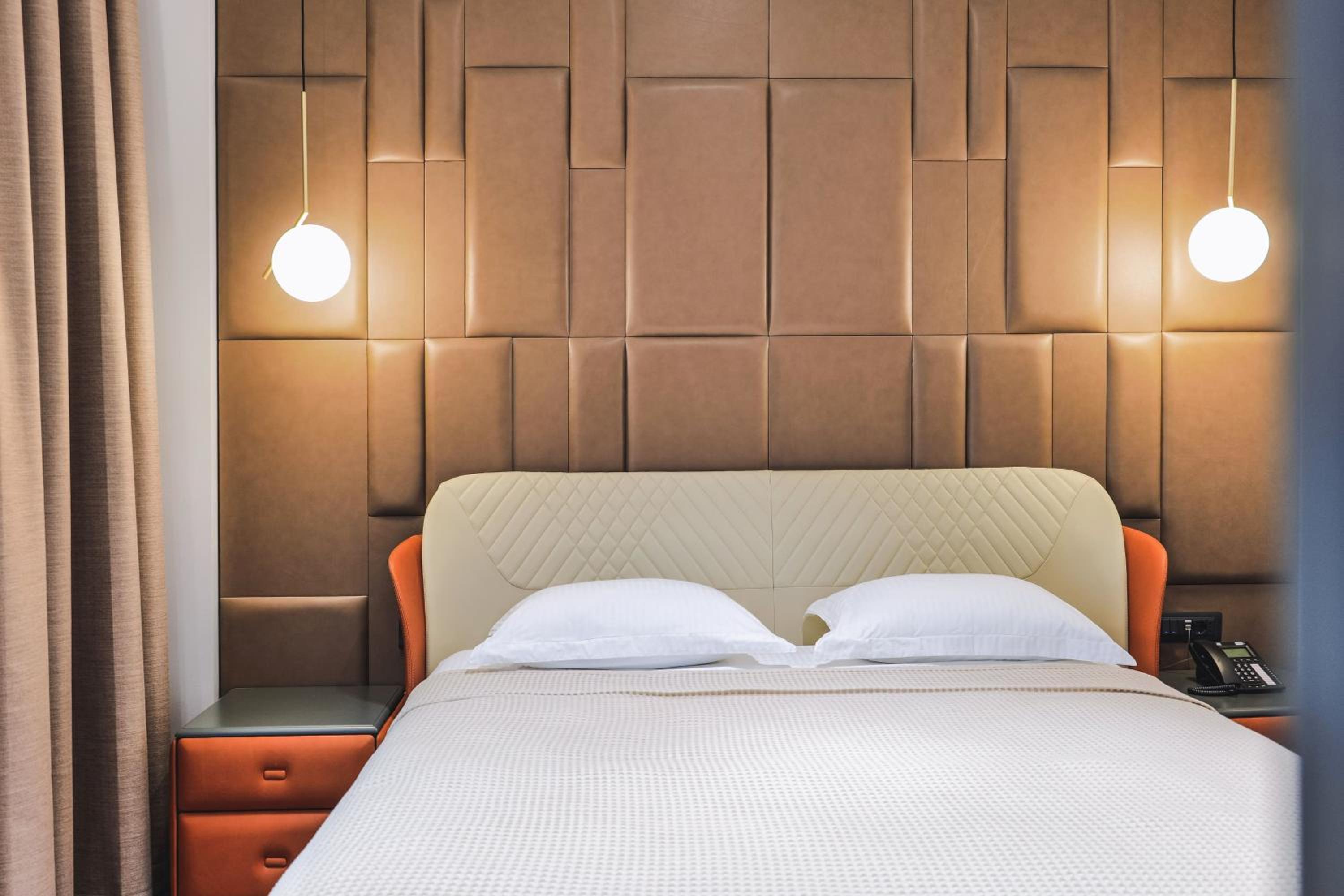 Superior, King Bed, City View