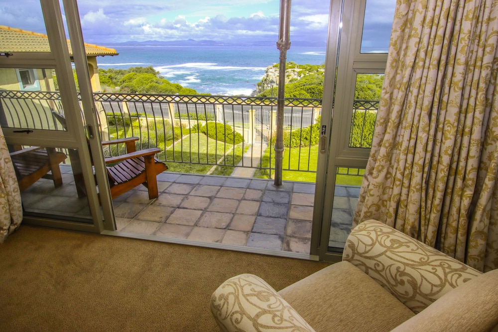 On the Cliff Guest House 17/50