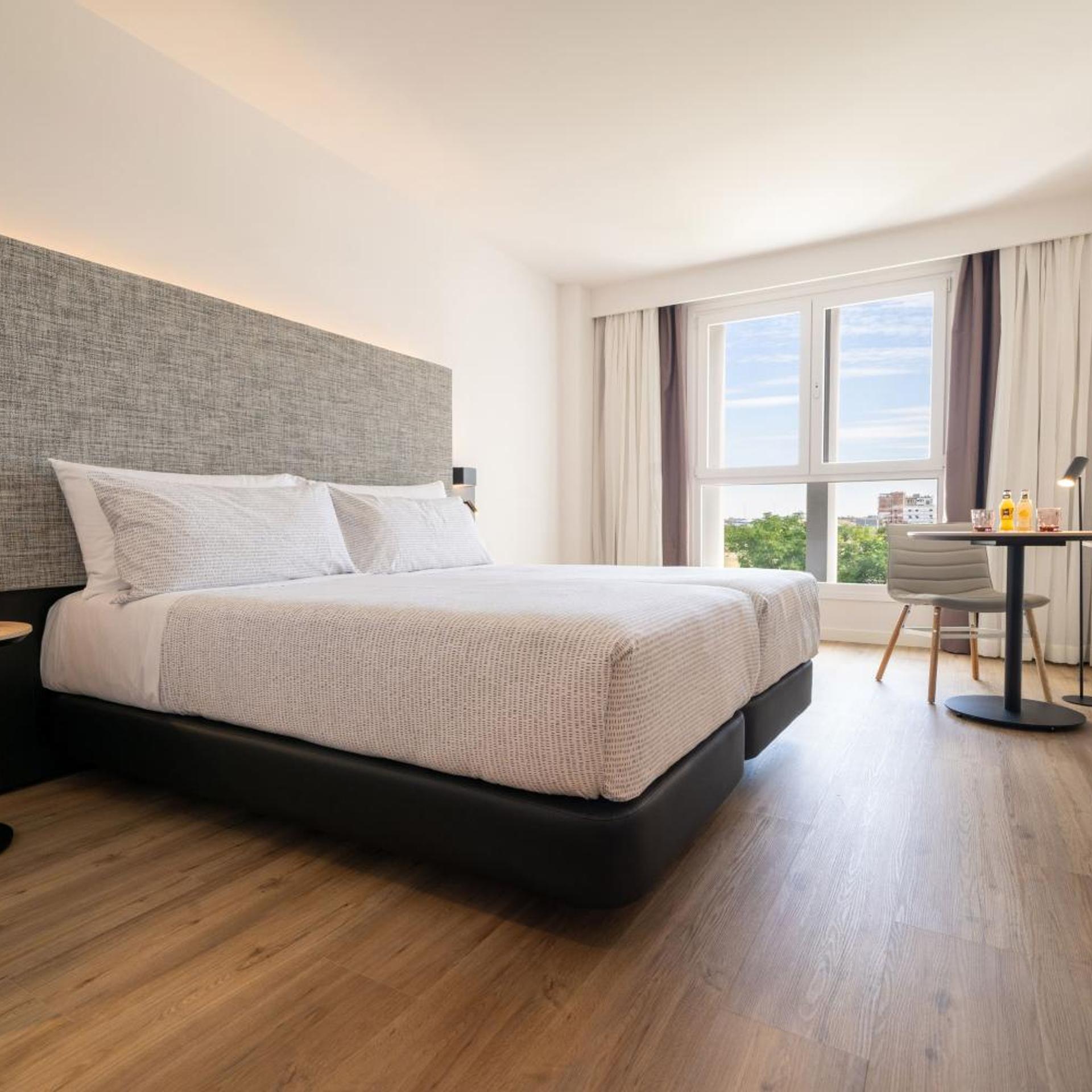Connecting, Innside, Studio, Single Bed
